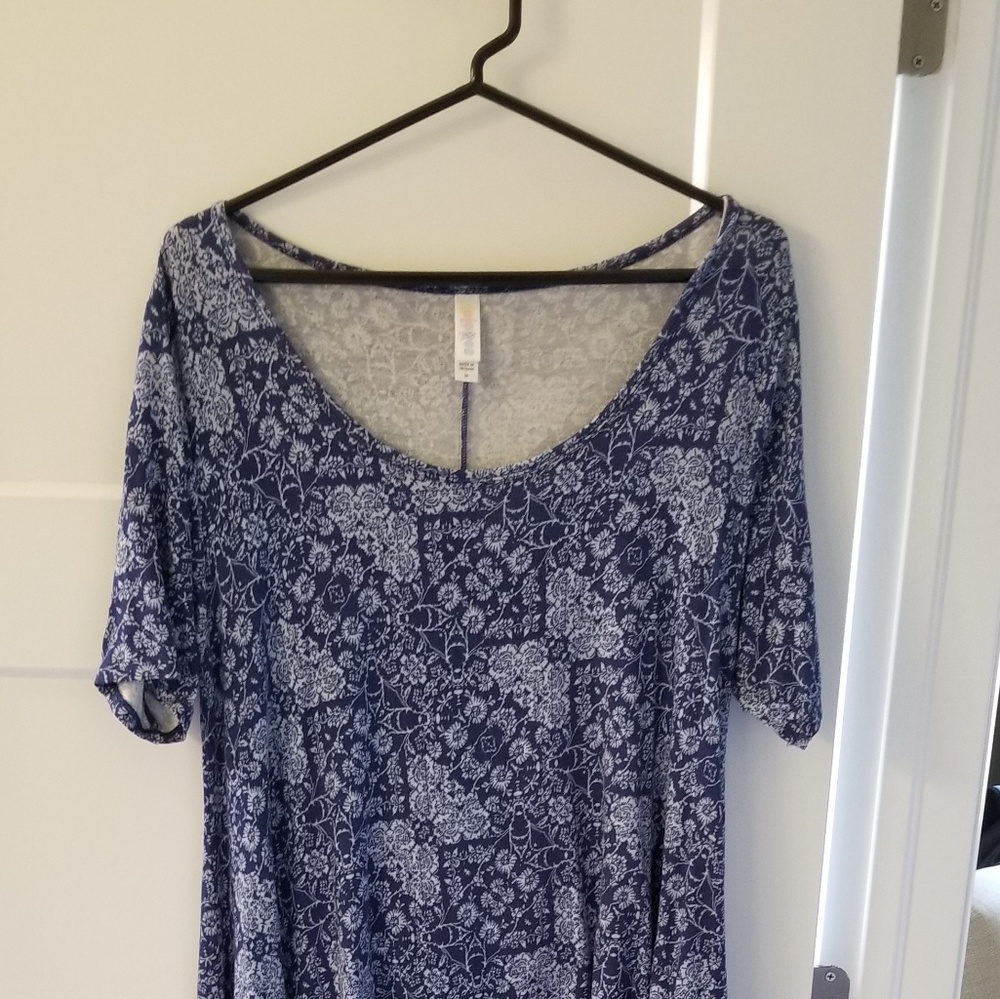 Lularoe swing top, size medium